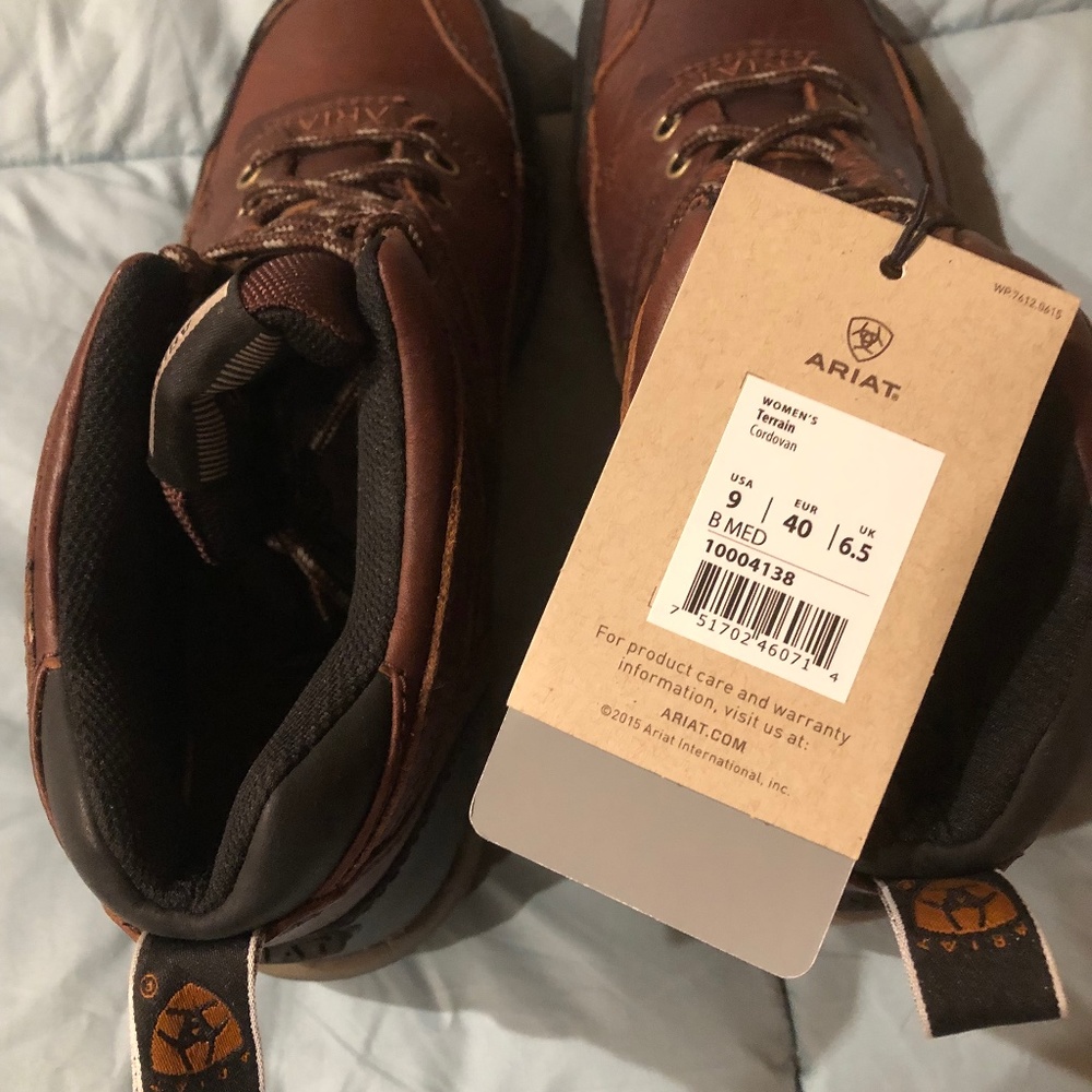 Womens Ariat Terrain Boots 9B New with tags 9B